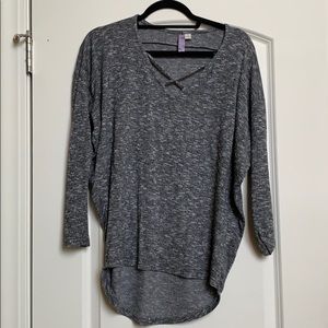 Light sweater criss cross in front